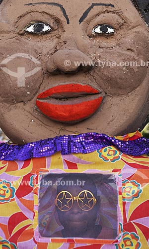  Assunto: Folião em boneco gigante no desfile do bloco de carnaval de rua Loucura suburbana / Local: Engenho de Dentro - Rio de Janeiro (RJ) - Brasil / Data: 02/2012 