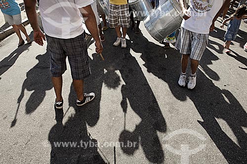  Assunto: Bateria do bloco de carnaval de rua Loucura suburbana / Local: Madureira - Rio de Janeiro (RJ) - Brasil / Data: 02/2012 