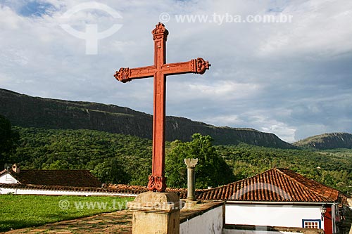  Assunto: Cruzeiro em frente à Igreja Matriz de Santo Antônio / Local: Tiradentes - Minas Gerais - Brasil  / Data: 12/2007 