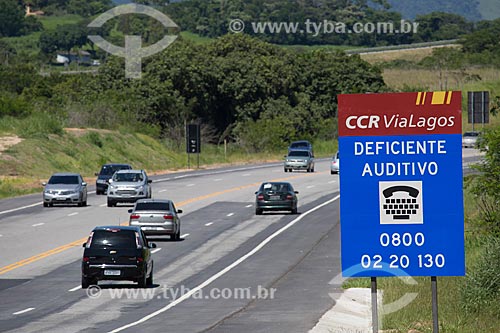  Assunto: Placa sinalizando telefone para deficiente auditivo no Km 31 direção sul na Rodovia RJ-124 (Via Lagos) / Local: Rio de Janeiro (RJ) - Brasil / Data: 12/2013 