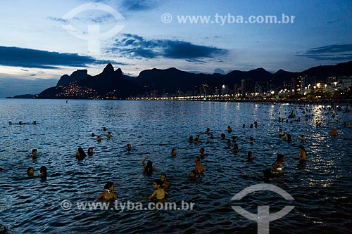  Assunto: Banho de mar na Praia do Arpoador / Local: Ipanema - Rio de Janeiro (RJ) - Brasil / Data: 01/2014 