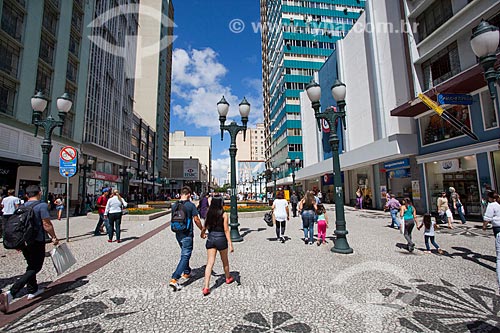  Assunto: Trecho da Avenida Luiz Xavier entre a Rua Quinze de Novembro - conhecido como Rua das Flores / Local: Centro - Curitiba - Paraná (PR) - Brasil / Data: 12/2013 
