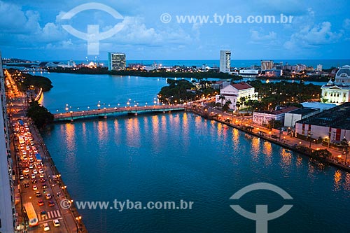  Assunto: Ponte Santa Isabel (1967) - também conhecida como Ponte Princesa Isabel - sobre o Rio Capibaribe / Local: Recife - Pernambuco (PE) - Brasil / Data: 11/2013 