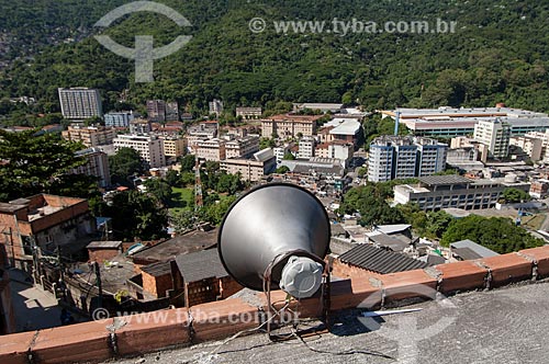  Assunto: Alto-falante no Morro do Borel para alertar moradores sobre riscos de tempestade / Local: Tijuca - Rio de Janeiro (RJ) - Brasil / Data: 04/2011 