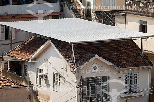  Assunto: Estrutura metálica em cima do telhado de uma casa / Local: Santa Teresa - Rio de Janeiro (RJ) - Brasil / Data: 05/2011 