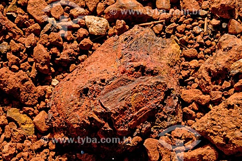  Assunto: Pedra de minério de ferro - hematite / Local: Mariana - Minas Gerais (MG) - Brasil / Data: 01/2014 