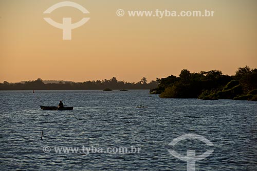  Assunto: Pescador no Lago Guaíba / Local: Porto Alegre - Rio Grande do Sul (RS) - Brasil / Data: 04/2013 