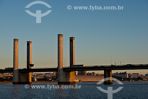  Assunto: Ponte do Guaíba - também conhecida como Ponte Getúlio Vargas / Local: Porto Alegre - Rio Grande do Sul (RS) - Brasil / Data: 04/2013 