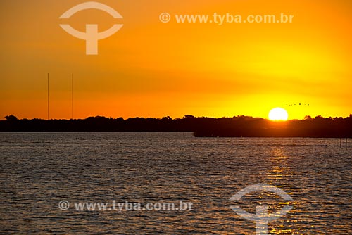  Assunto: Pôr do sol no Lago Guaíba / Local: Porto Alegre - Rio Grande do Sul (RS) - Brasil / Data: 04/2013 