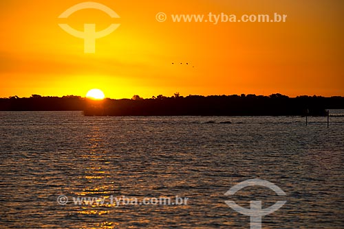  Assunto: Pôr do sol no Lago Guaíba / Local: Porto Alegre - Rio Grande do Sul (RS) - Brasil / Data: 04/2013 