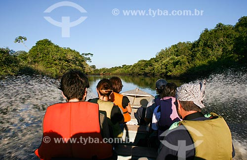  Assunto: Turistas navegando em rio do pantanal / Local: Mato Grosso do Sul (MS) - Brasil / Data: 04/2008 