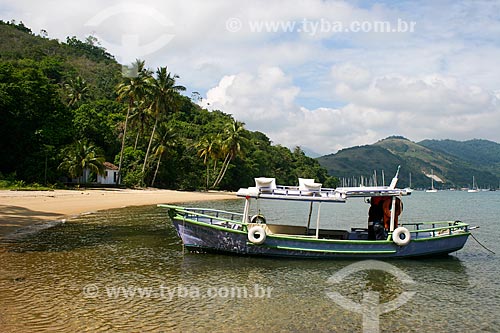  Assunto: Barco atracado em praia de Paraty / Local: Paraty - Rio de Janeiro (RJ) - Brasil / Data: 12/2007 