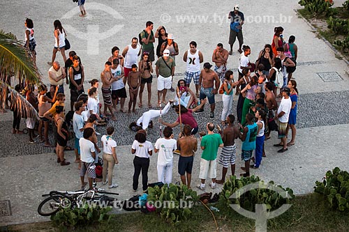  Assunto: Apresentação de capoeira no calçadão da Praia do Arpoador / Local: Ipanema - Rio de Janeiro (RJ) - Brasil / Data: 02/2014 