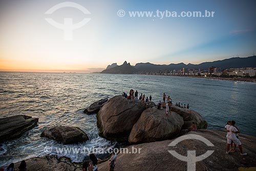  Assunto: Vista do pôr do sol a partir da Pedra do Arpoador / Local: Ipanema - Rio de Janeiro (RJ) - Brasil / Data: 02/2014 