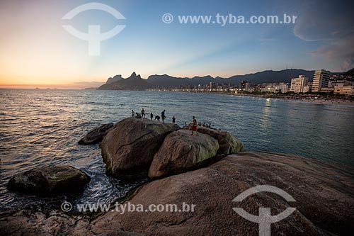  Assunto: Vista do pôr do sol a partir da Pedra do Arpoador / Local: Ipanema - Rio de Janeiro (RJ) - Brasil / Data: 02/2014 