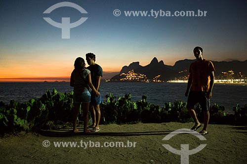  Assunto: Vista do pôr do sol a partir da Pedra do Arpoador / Local: Ipanema - Rio de Janeiro (RJ) - Brasil / Data: 02/2014 