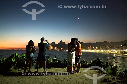  Assunto: Vista do pôr do sol a partir da Pedra do Arpoador / Local: Ipanema - Rio de Janeiro (RJ) - Brasil / Data: 02/2014 