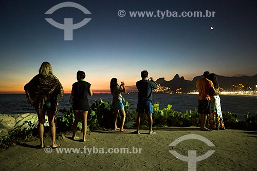  Assunto: Vista do pôr do sol a partir da Pedra do Arpoador / Local: Ipanema - Rio de Janeiro (RJ) - Brasil / Data: 02/2014 