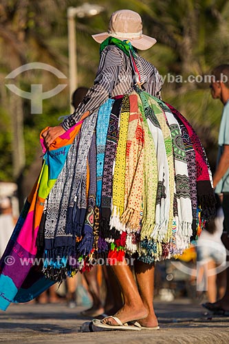  Assunto: Vendedor ambulante de cangas na Praia do Arpoador / Local: Ipanema - Rio de Janeiro (RJ) - Brasil / Data: 02/2014 