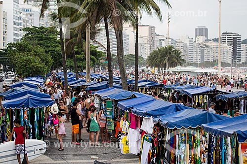  Assunto: Feira na orla de Copacabana / Local: Copacabana - Rio de Janeiro (RJ) - Brasil / Data: 01/2014 