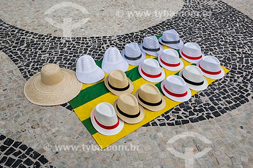  Assunto: Chapéus à venda na orla de Copacabana / Local: Copacabana - Rio de Janeiro (RJ) - Brasil / Data: 01/2014 