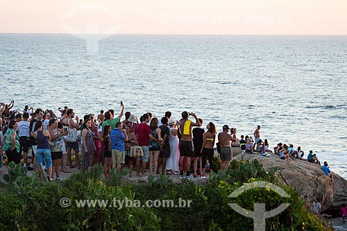  Assunto: Pessoas na Pedra do Arpoador / Local: Ipanema - Rio de Janeiro (RJ) - Brasil / Data: 01/2014 