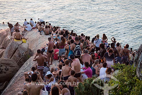  Assunto: Pessoas na Pedra do Arpoador / Local: Ipanema - Rio de Janeiro (RJ) - Brasil / Data: 01/2014 