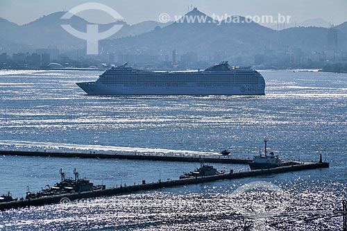  Assunto: Navios da Marinha do Brasil ancorados no píer da Ilha Fiscal com navio transatlântico ao fundo / Local: Rio de Janeiro (RJ) - Brasil / Data: 03/2014 