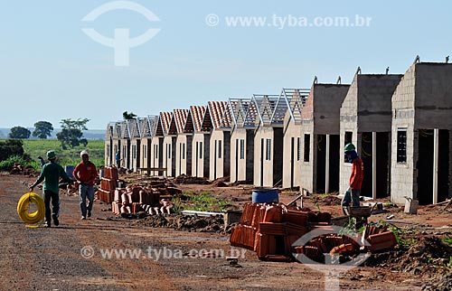  Assunto: Construção de Casas Populares - Residencial Cidade Jardim - Obra do Governo Federal / Local: São Simão - Goiás (GO) - Brasil / Data: 02/2014 