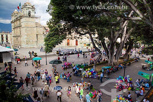  Assunto: Vista da Alameda de León com a Catedral de Nuestra Señora de la Asunción (Catedral de Nossa Senhora de Assunção) - 1733 - ao fundo / Local: Oaxaca - México - América do Norte / Data: 11/2013 