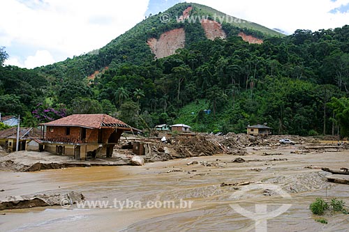  Deslizamento de terra no Vale do Cuiabá - detalhe de morro com barrancos  - Petrópolis - Rio de Janeiro - Brasil