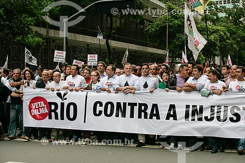  Políticos e personalidades durante a manifestação Veta Dilma! - contra distribuição dos royalties do petróleo  - Rio de Janeiro - Rio de Janeiro - Brasil