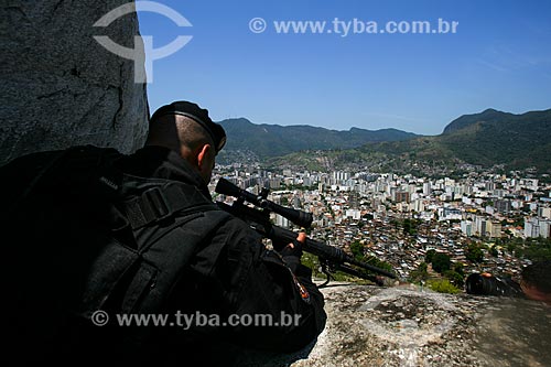  Operação policial para implantação da Unidade de Polícia Pacificadora (UPP) no Morro dos Macacos  - Rio de Janeiro - Rio de Janeiro - Brasil