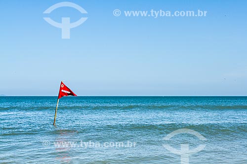  Assunto: Bandeira indicando a correnteza perigosa na Praia dos Açores / Local: Pântano do Sul - Florianópolis - Santa Catarina (SC) - Brasil / Data: 02/2014 