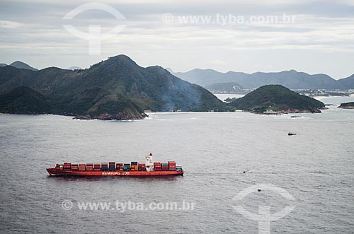  Assunto: Navio cargueiro na Baía de Guanabara com Niterói ao fundo / Local: Rio de Janeiro (RJ) - Brasil / Data: 03/2014 