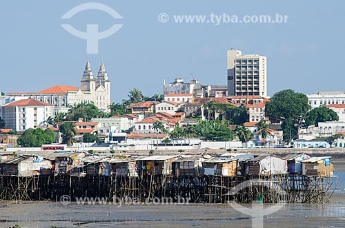  Assunto: Vista de São luís com palafitas em primeiro plano / Local: São Luís - Maranhão (MA) - Brasil / Data: 07/2012 