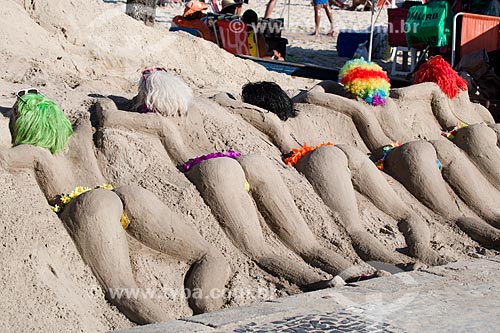  Assunto: Escultura em areia de mulheres de biquíni na Praia de Copacabana / Local: Copacabana - Rio de Janeiro (RJ) - Brasil / Data: 03/2014 