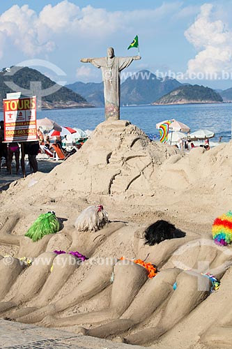  Assunto: Escultura em areia de mulheres de biquíni e Cristo Redentor com a bandeira do Brasil na Praia de Copacabana / Local: Copacabana - Rio de Janeiro (RJ) - Brasil / Data: 03/2014 