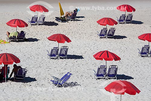  Assunto: Banhistas tomando sol na Praia de Grumari / Local: Grumari - Rio de Janeiro (RJ) - Brasil / Data: 03/2014 