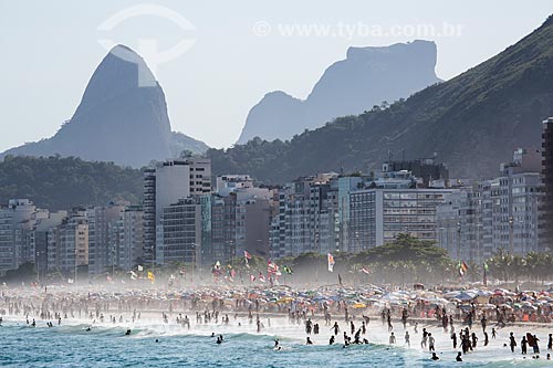  Assunto: Praia de Copacabana vista à partir da Praia do Leme com a Morro Dois Irmãos e a Pedra da Gávea ao fundo / Local: Copacabana - Rio de Janeiro (RJ) - Brasil / Data: 03/2014 