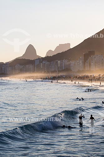  Assunto: Praia de Copacabana vista à partir da Praia do Leme com a Morro Dois Irmãos e a Pedra da Gávea ao fundo / Local: Copacabana - Rio de Janeiro (RJ) - Brasil / Data: 03/2014 