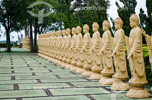  Assunto: Estátuas em templo Budista - estátuas femininas com a posição de uma das mãos representando boas - vindas e a outra energia positiva / Local: Foz do Iguaçu - Paraná (PR) - Brasil / Data: 04/2014 