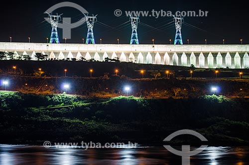  Assunto: Usina Hidrelétrica de Itaipu à noite / Local: Foz do Iguaçu - Paraná (PR) - Brasil / Data: 04/2014 