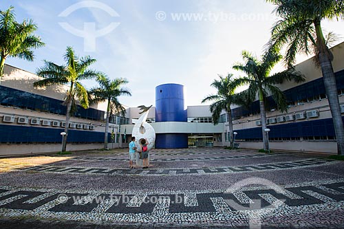  Assunto: Pátio do prédio da reitoria da Universidade Federal de Goiás / Local: Goiânia - Goiás (GO) - Brasil / Data: 05/2014 