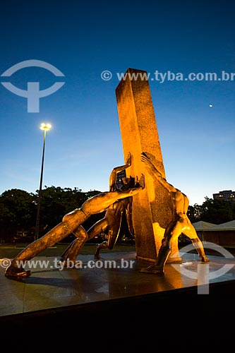  Assunto: Monumento à Goiânia (1968) - também conhecido como Monumento às Três Raças / Local: Goiânia - Goiás (GO) - Brasil / Data: 05/2014 