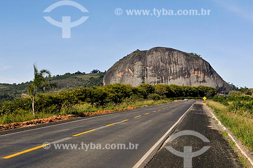 Assunto: Rodovia Vital Brasil (BR-267) - proximidades de Pedra Grande / Local: Machado - Minas Gerais (MG) - Brasil / Data: 04/2014 