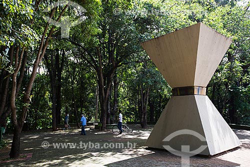  Assunto: Monumento à Paz Mundial (1988) - homenagem da Comunidade Internacional Bahàí às vítimas do acidente com o césio-137 / Local: Goiânia - Goiás (GO) - Brasil / Data: 05/2014 