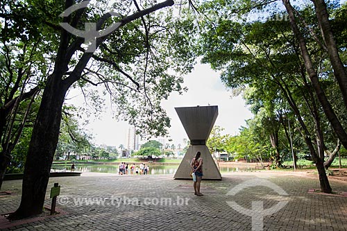  Assunto: Monumento à Paz Mundial (1988) - homenagem da Comunidade Internacional Bahàí às vítimas do acidente com o césio-137 / Local: Goiânia - Goiás (GO) - Brasil / Data: 05/2014 