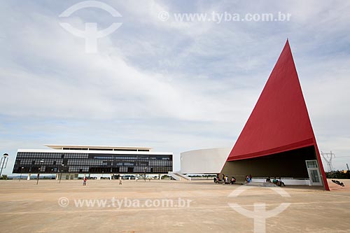  Assunto: Biblioteca do Centro Cultural Oscar Niemeyer, Museu de Arte Contemporânea e o Monumento aos Direitos Humanos (2006) - partes do Centro Cultural Oscar Niemeyer / Local: Goiânia - Goiás (GO) - Brasil / Data: 05/2014 