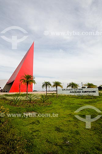  Assunto: Monumento aos Direitos Humanos (2006) - parte do Centro Cultural Oscar Niemeyer / Local: Goiânia - Goiás (GO) - Brasil / Data: 05/2014 